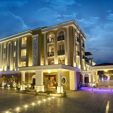 Four Vedas Hotel & Resort Siliguri Εξωτερικό φωτογραφία