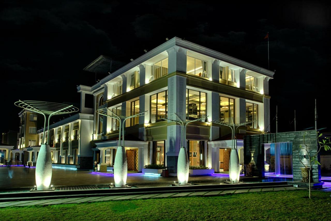 Four Vedas Hotel & Resort Siliguri Εξωτερικό φωτογραφία