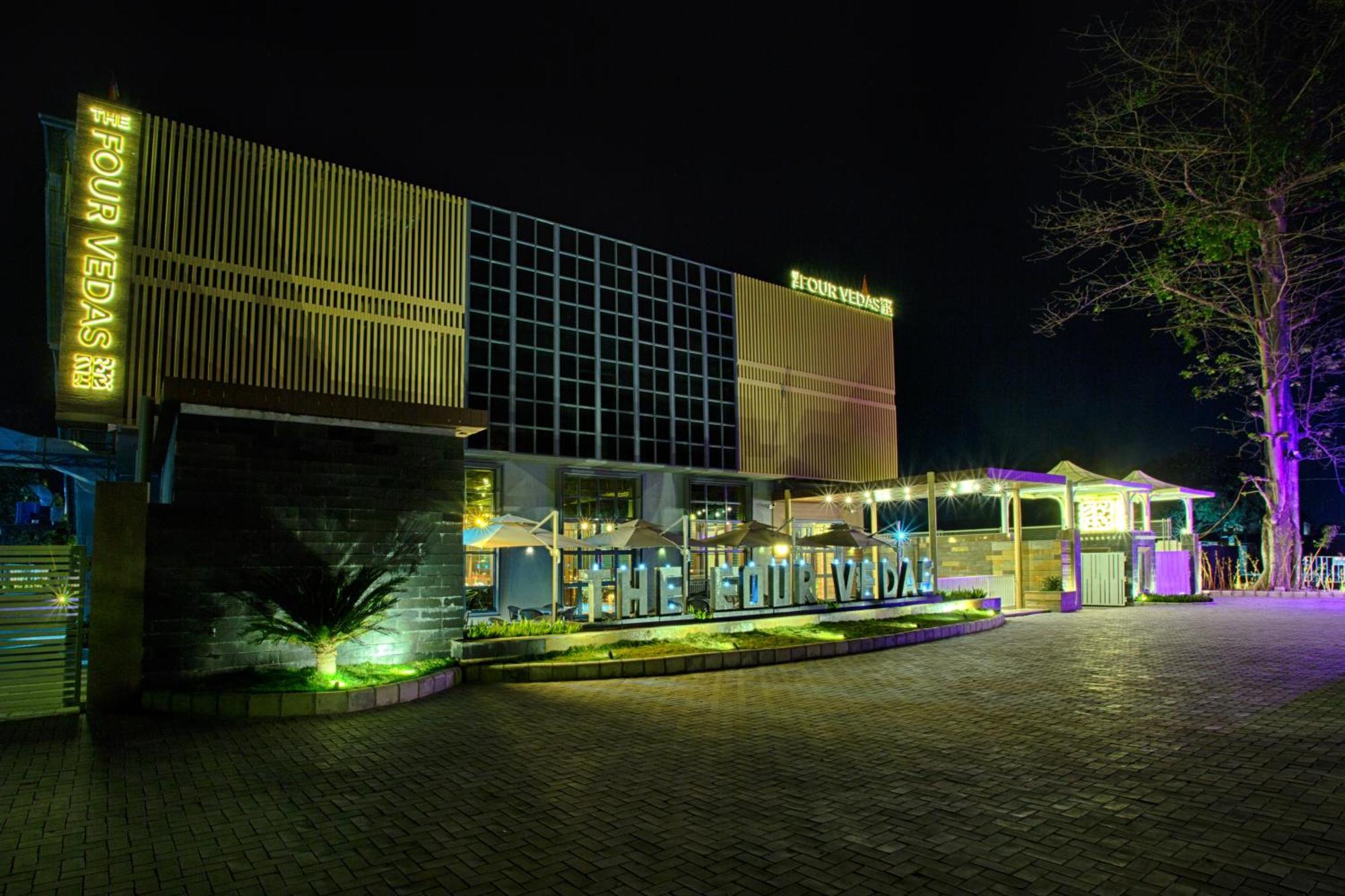 Four Vedas Hotel & Resort Siliguri Εξωτερικό φωτογραφία
